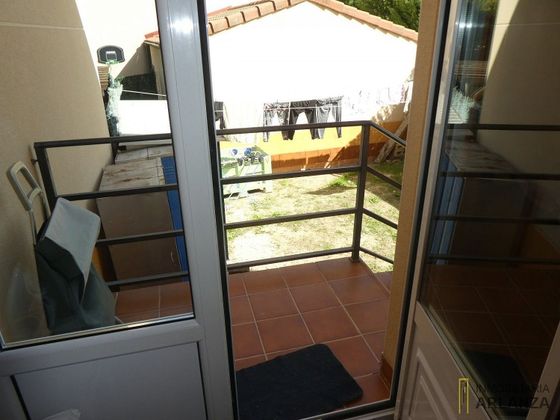 Foto 2 de Casa adossada en venda a Alfoz de Quintanadueñas de 3 habitacions amb garatge i jardí