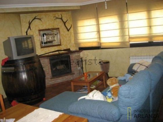 Foto 1 de Venta de casa en Alfoz de Quintanadueñas de 3 habitaciones con calefacción