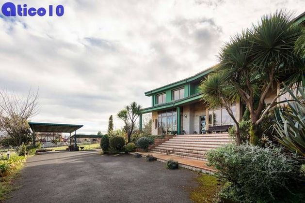 Foto 1 de Xalet en venda a Tenderina Baja - Ventanielles de 6 habitacions amb terrassa i piscina