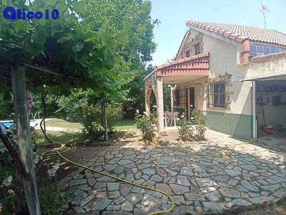 Foto 2 de Xalet en venda a calle Constitución de 4 habitacions amb piscina i garatge