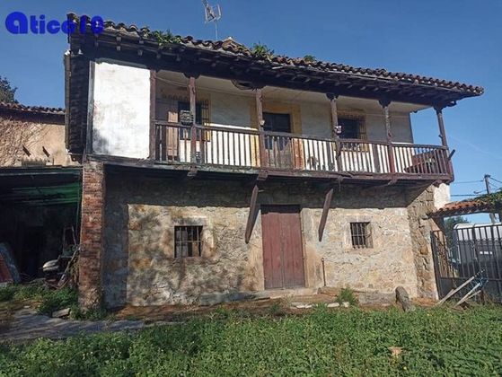 Foto 2 de Casa en venta en Parroquias de Oviedo de 6 habitaciones con balcón y calefacción
