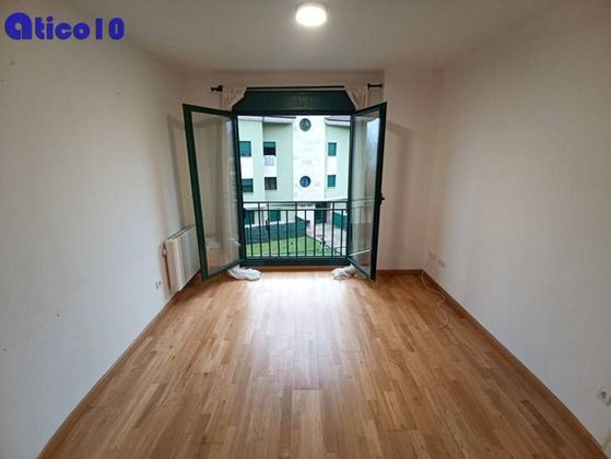 Foto 1 de Venta de piso en avenida De Galicia de 2 habitaciones con piscina y garaje
