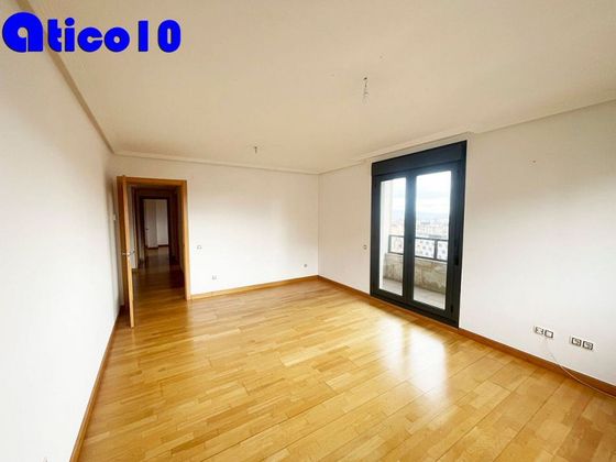 Foto 2 de Pis en venda a calle Ribera de Arriba de 3 habitacions amb terrassa i garatge