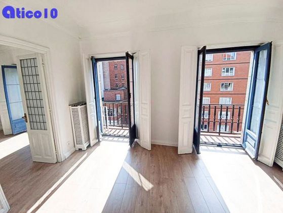 Foto 1 de Alquiler de piso en avenida De Galicia de 5 habitaciones con balcón y calefacción