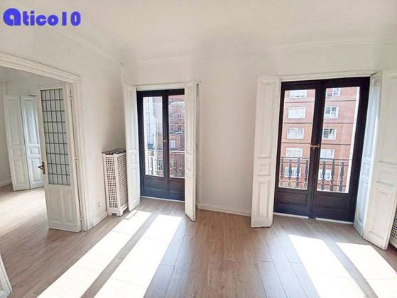Foto 2 de Pis en lloguer a avenida De Galicia de 5 habitacions amb balcó i calefacció
