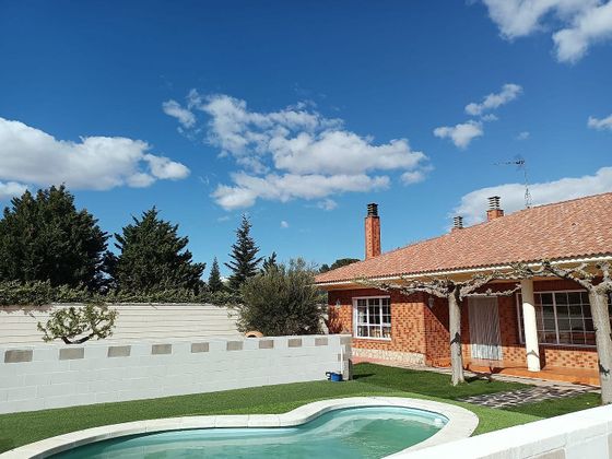 Foto 1 de Xalet en venda a Muela (La) de 5 habitacions amb terrassa i piscina