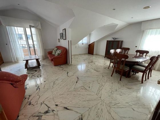 Foto 1 de Ático en alquiler en Zona Fernández Ladreda de 4 habitaciones con terraza y garaje