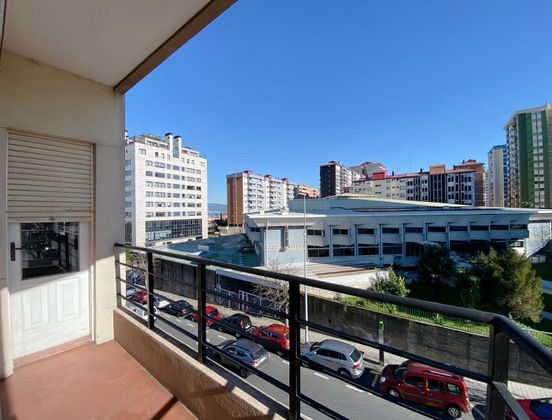 Foto 2 de Venta de piso en Bouzas - Coia de 3 habitaciones con terraza y balcón