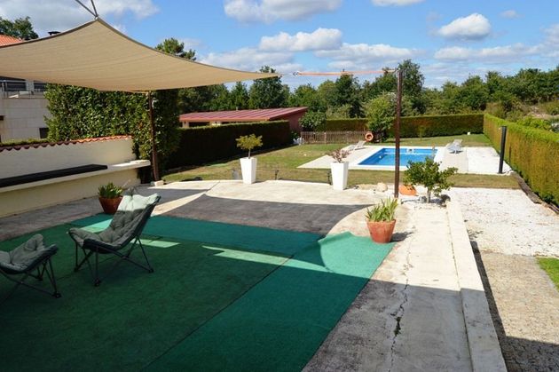Foto 1 de Chalet en venta en Pereiro de Aguiar (O) de 4 habitaciones con terraza y piscina