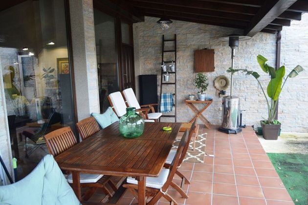 Foto 2 de Chalet en venta en Pereiro de Aguiar (O) de 4 habitaciones con terraza y piscina