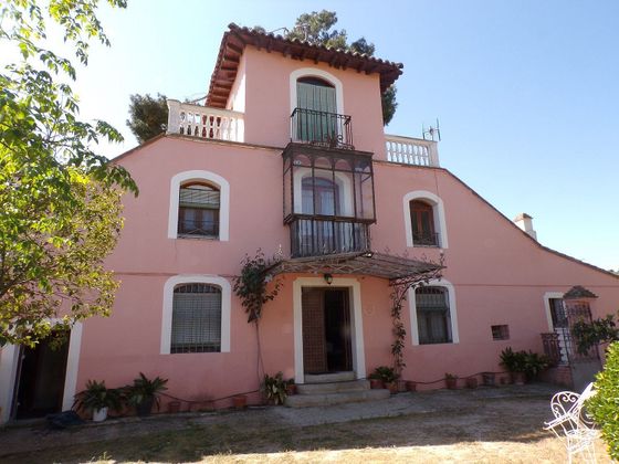 Foto 1 de Xalet en venda a Los Cigarrales-La Bastida de 4 habitacions amb terrassa i piscina