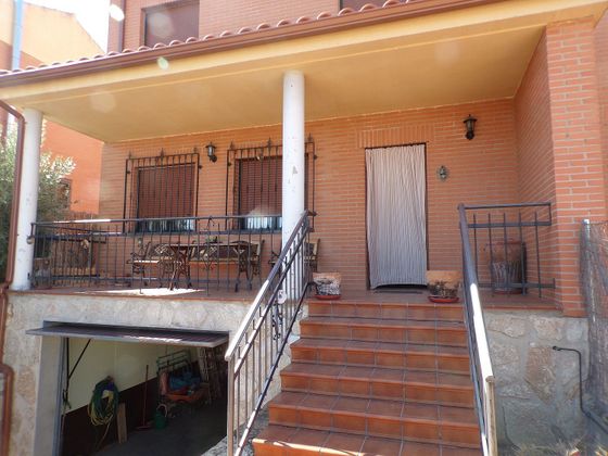 Foto 2 de Casa en venta en Argés de 3 habitaciones con terraza y garaje