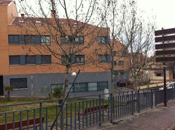 Foto 1 de Venta de piso en Avda Europa - San Antón de 2 habitaciones con piscina y jardín