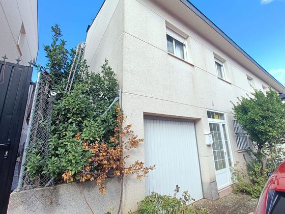 Foto 2 de Casa en venta en Albares de 3 habitaciones con terraza y garaje