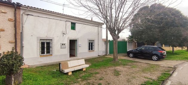 Foto 1 de Casa en venda a Mohernando de 2 habitacions amb jardí i calefacció