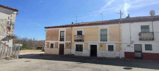 Foto 1 de Venta de casa rural en Espinosa de Henares - pueblo de 4 habitaciones con terraza y balcón