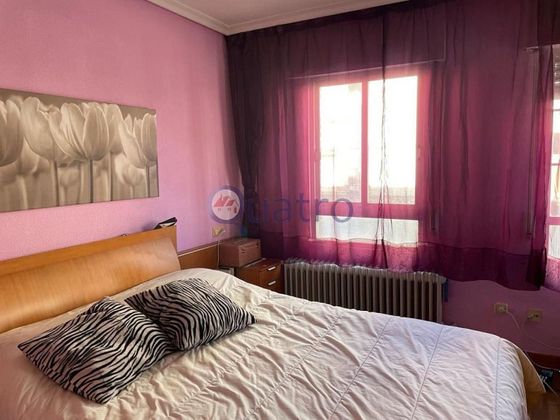 Foto 2 de Pis en venda a La Chantría - La Lastra de 5 habitacions amb terrassa i garatge