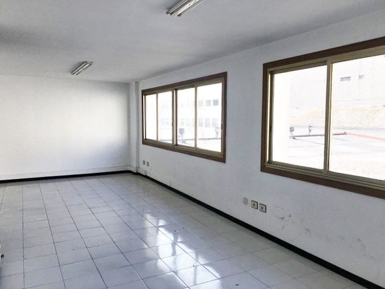 Foto 1 de Oficina en alquiler en Os Mallos - San Cristóbal de 110 m²