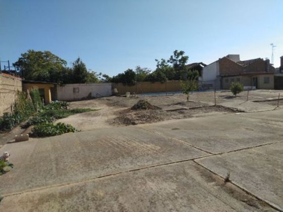 Foto 2 de Venta de terreno en calle Miguel Servet de 400 m²