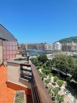 Foto 1 de Piso en venta en Centro - San Sebastián-Donostia de 3 habitaciones con terraza y calefacción