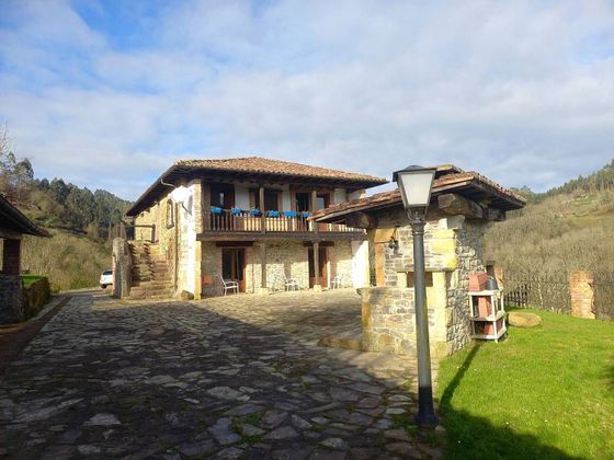 Foto 1 de Casa en venda a pasaje Viñón de 5 habitacions amb terrassa i jardí