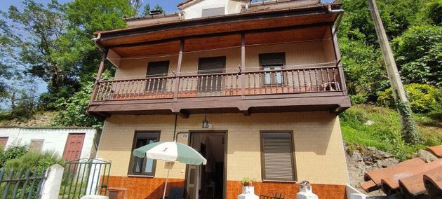 Foto 1 de Casa en venda a Santa Marina - Polígono de 5 habitacions amb terrassa i balcó