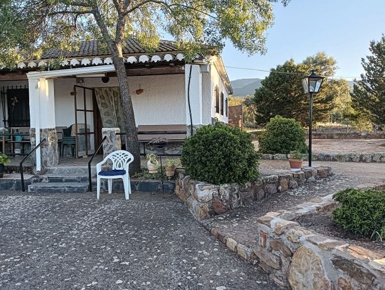 Foto 2 de Casa rural en venta en Navalucillos (Los) de 3 habitaciones con piscina y garaje
