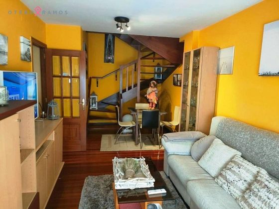 Foto 2 de Dúplex en venta en Castiñeiriño - Cruceiro de Sar de 3 habitaciones con garaje y calefacción