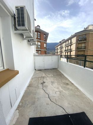 Foto 2 de Pis en venda a calle Aralar Kalea de 3 habitacions amb terrassa i garatge