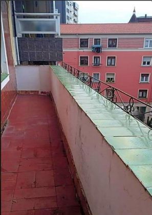 Foto 1 de Piso en venta en Santurtzi de 3 habitaciones con terraza y balcón