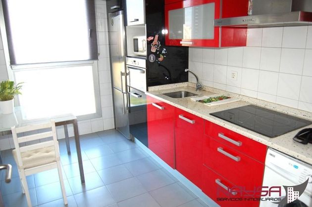 Foto 1 de Pis en venda a Zabalgana - Ariznabarra de 3 habitacions amb garatge i calefacció