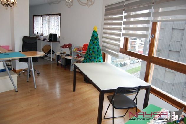 Foto 2 de Venta de piso en Zabalgana - Ariznabarra de 3 habitaciones con garaje y jardín