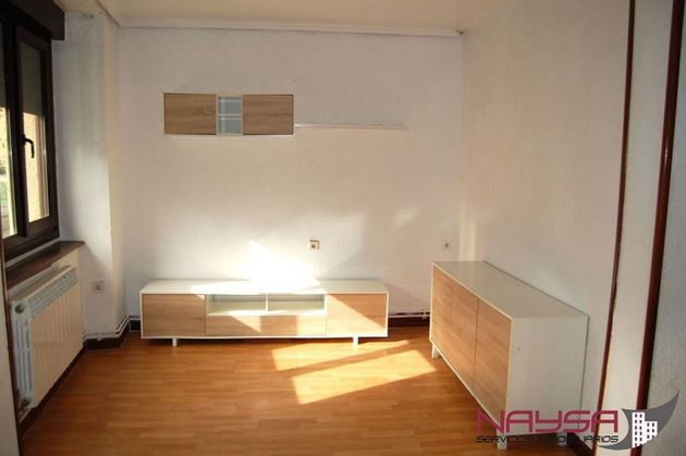 Foto 2 de Venta de piso en Judizmendi - Santa Lucía de 2 habitaciones con calefacción