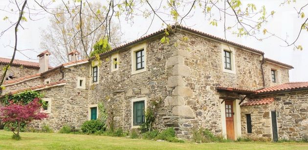 Foto 2 de Casa en venda a Cesuras de 11 habitacions amb terrassa i jardí