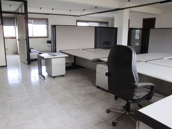Foto 2 de Oficina en alquiler en Os Mallos - San Cristóbal de 190 m²