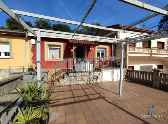 Foto 1 de Casa en venda a La Felguera de 3 habitacions amb terrassa i calefacció