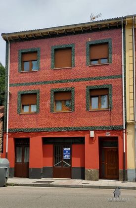 Foto 1 de Casa adossada en venda a Riaño - Los Barros de 3 habitacions amb jardí i calefacció