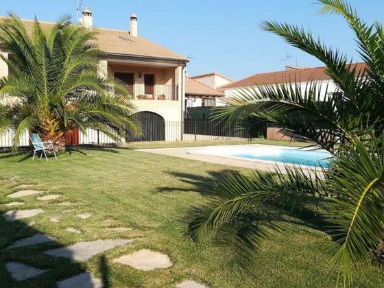 Foto 1 de Xalet en venda a Torrecilla de Alcañiz de 4 habitacions amb terrassa i piscina