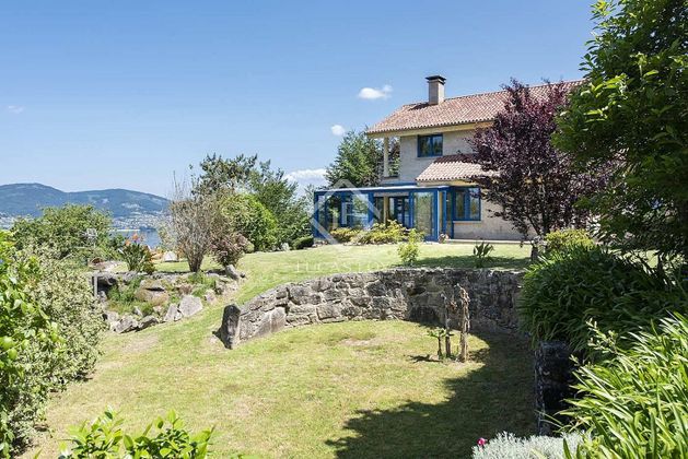 Foto 1 de Casa en venda a Redondela de 4 habitacions amb terrassa i jardí