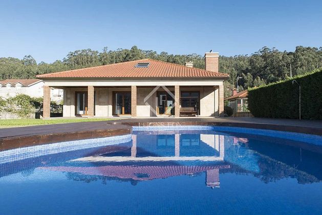 Foto 1 de Casa en venda a Cangas de 4 habitacions amb terrassa i piscina