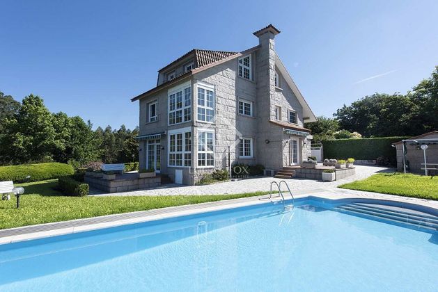 Foto 2 de Casa en venda a Cangas de 7 habitacions amb terrassa i piscina