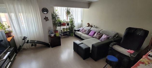 Foto 2 de Piso en venta en Pumarín de 2 habitaciones con calefacción