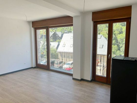 Foto 1 de Pis en venda a Naut Aran de 2 habitacions amb garatge i balcó