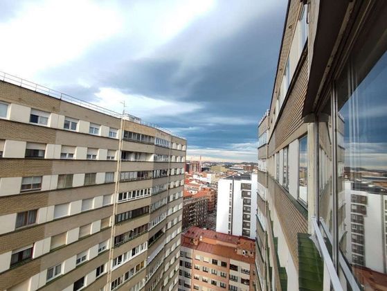 Foto 2 de Venta de piso en Ametzola de 3 habitaciones con jardín y balcón