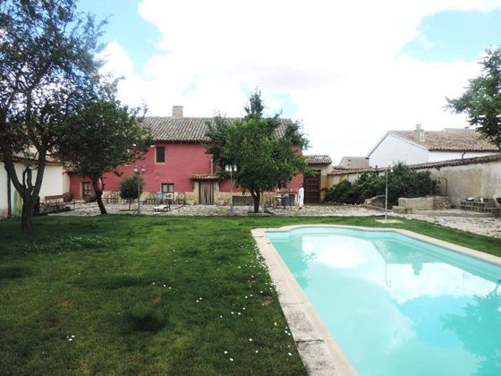 Foto 1 de Venta de casa en Villagarcía de Campos de 7 habitaciones con piscina y jardín