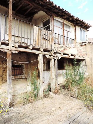 Foto 1 de Casa en venda a Medina de Rioseco de 5 habitacions amb jardí i balcó