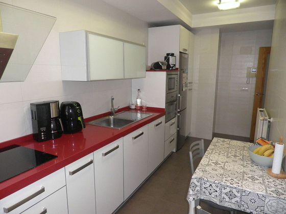Foto 2 de Pis en venda a Zabalgana - Ariznabarra de 3 habitacions amb garatge i calefacció