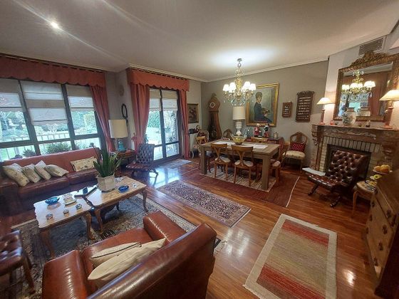 Foto 1 de Casa adosada en venta en Armentia - Ciudad Jardín de 4 habitaciones con terraza y garaje