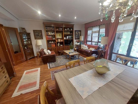Foto 2 de Casa adossada en venda a Armentia - Ciudad Jardín de 4 habitacions amb terrassa i garatge