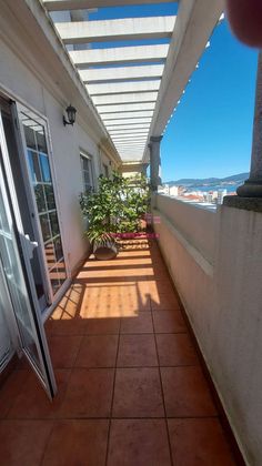 Foto 2 de Alquiler de ático en Praza España - Casablanca de 3 habitaciones con terraza y garaje